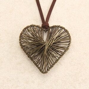 UNIQUE WIRE HEART NECKLACE
